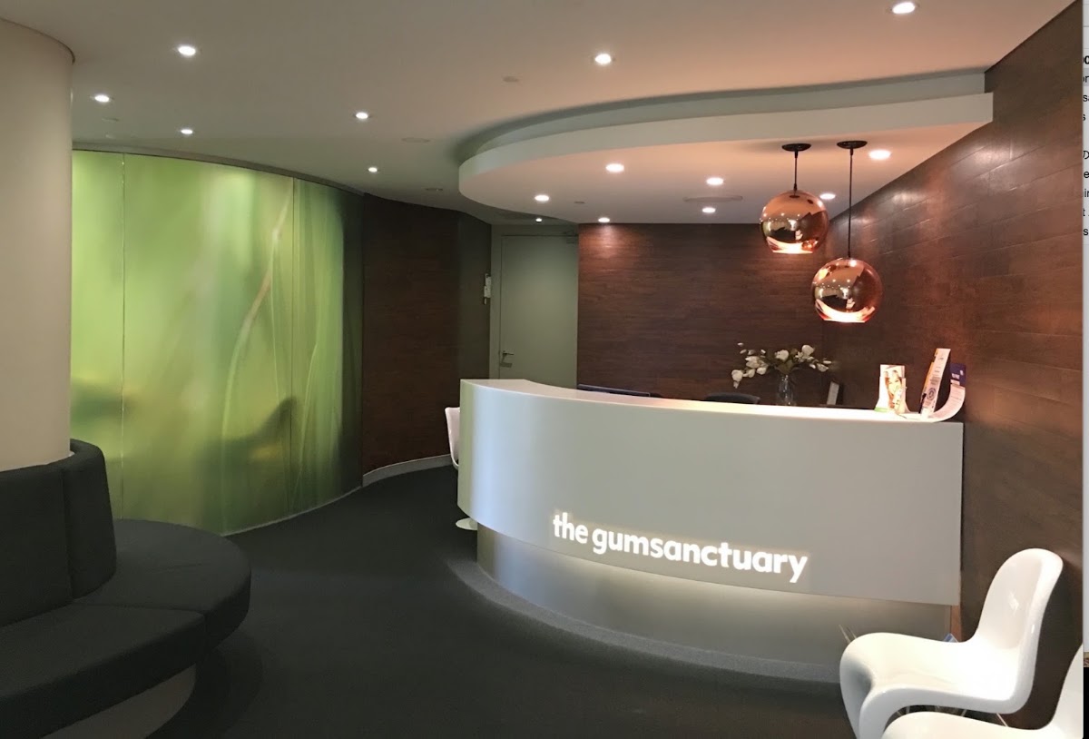 The Gum Sanctuary, Dr Matthew Hunter. Specialist periodontist