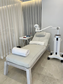 The Whitening Clinic